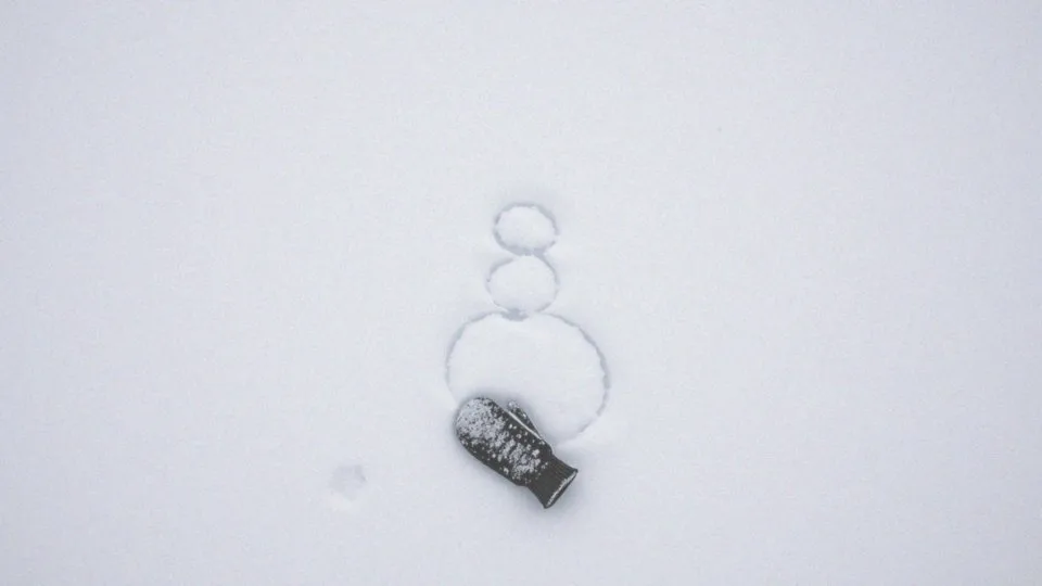 Jak narysować bałwana? Krok po kroku z kreatywnymi pomysłami