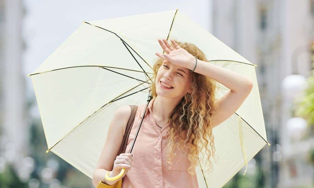 Jak mieszkańcy Hajnówki radzą sobie z letnimi upałami? Skuteczne metody w praktyce